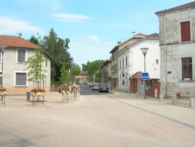 L'avenue de la gare en juin 2010, après travaux