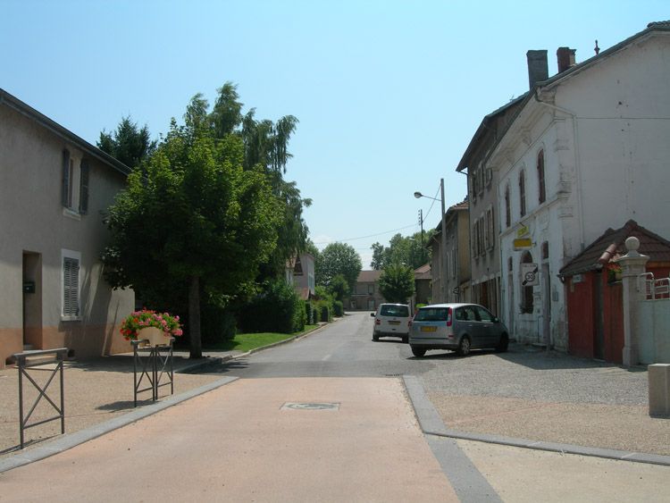 L'avenue de la Gare en juin 2009, avant une importante restructuration