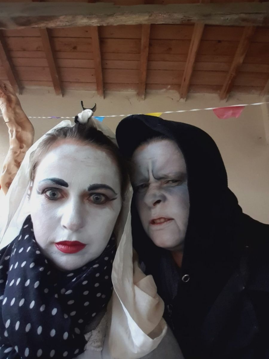 La mariée et la Loi, initiatrices du jeu de piste