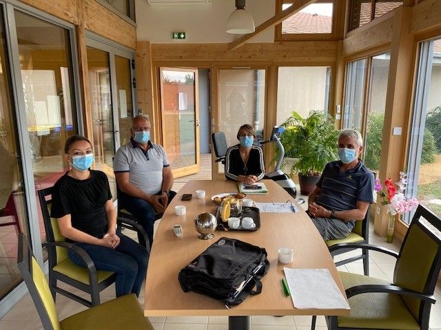 réunion de bureau en mode Covid