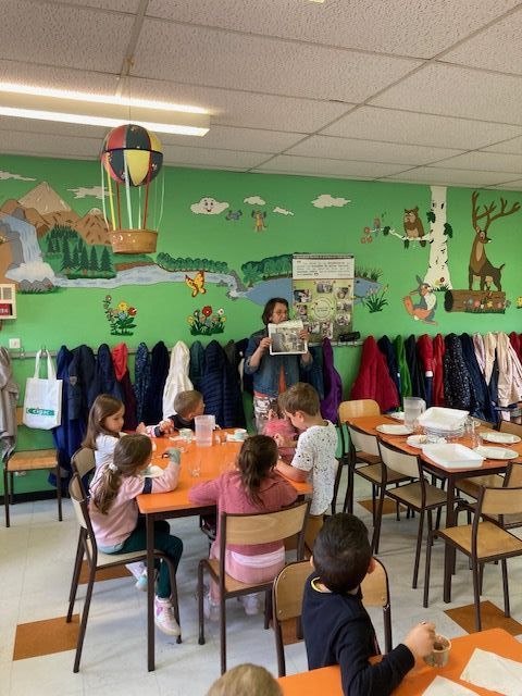 Les enfants découvrent la fabrication de glace