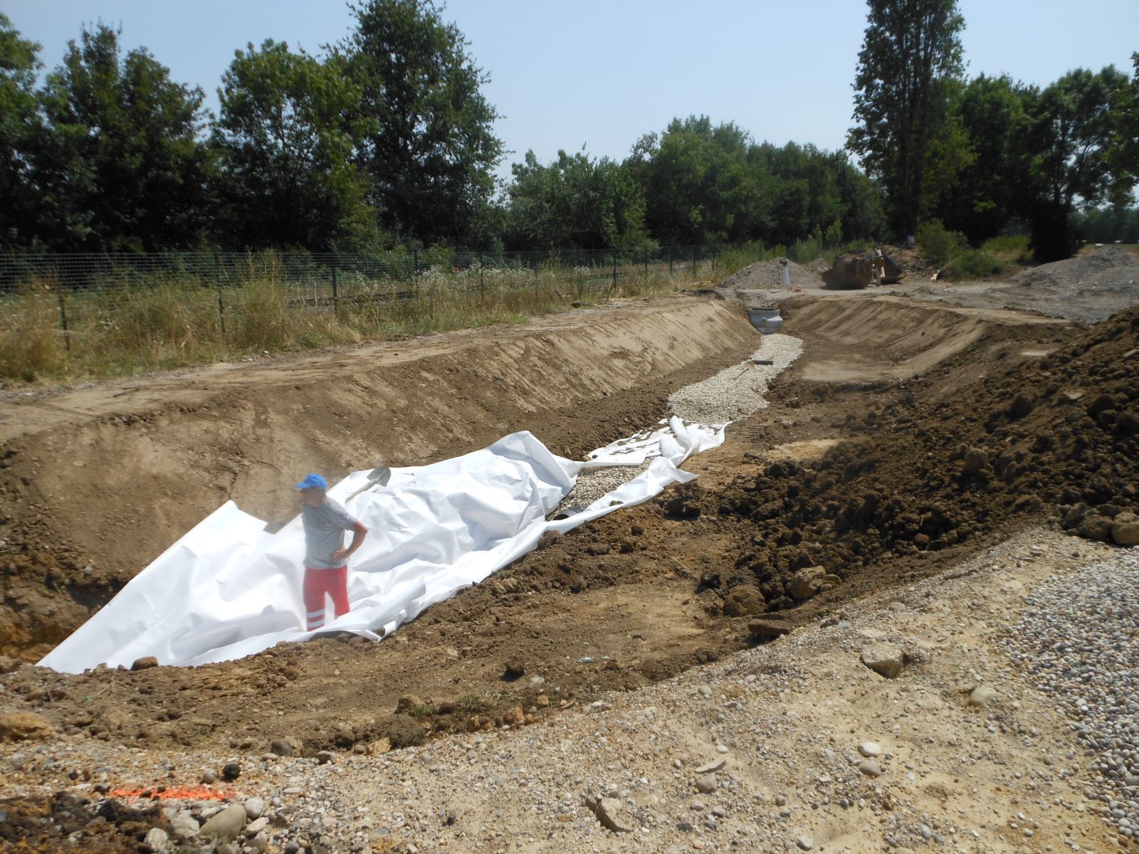 une noue destinbée à récupérer les eaux pluviales
