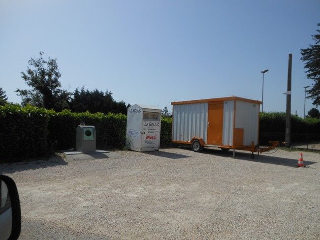 l'accès à la benne à verre sera parfois difficile